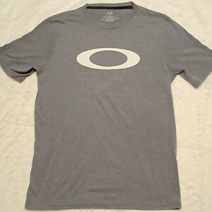 Oakley Premium Light Blue T-Shirt w/ O Graphic in White Men S Slim Excellent